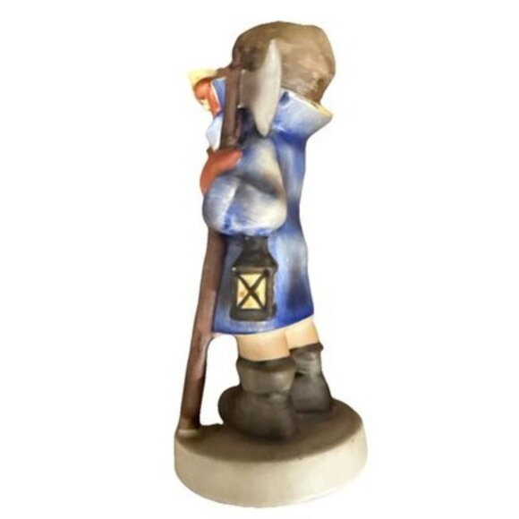 Goebel Vintage Hummel 15/0 Boy with Horn Axe and Lantern figurine - Picture 4 of 7